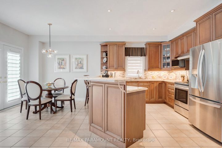 Photo 8 at 1122 Lamplight Way, Meadowvale Village, Mississauga