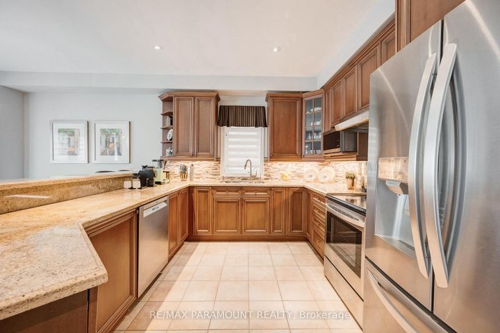 Photo 9 at 1122 Lamplight Way, Meadowvale Village, Mississauga