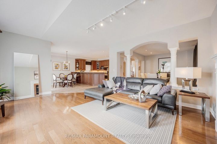 Photo 11 at 1122 Lamplight Way, Meadowvale Village, Mississauga