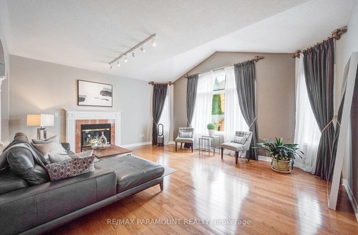 Photo 13 at 1122 Lamplight Way, Meadowvale Village, Mississauga