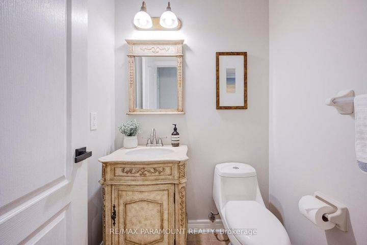 Photo 14 at 1122 Lamplight Way, Meadowvale Village, Mississauga