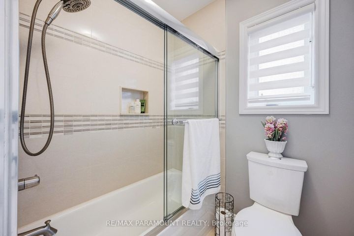 Photo 20 at 1122 Lamplight Way, Meadowvale Village, Mississauga