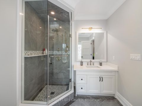 Photo 34 at 17 Daniel Cozens Court, Newtonbrook West, Toronto