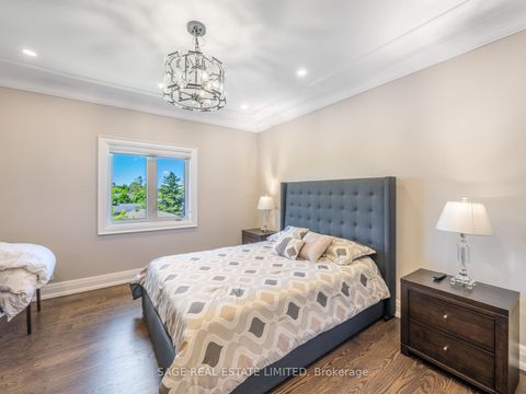 Photo 38 at 17 Daniel Cozens Court, Newtonbrook West, Toronto