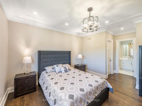 Photo 39 at 17 Daniel Cozens Court, Newtonbrook West, Toronto