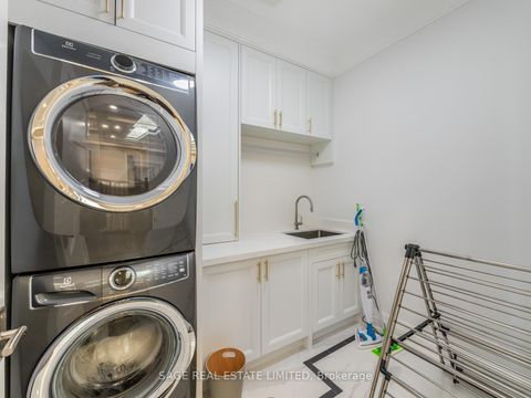 Photo 41 at 17 Daniel Cozens Court, Newtonbrook West, Toronto