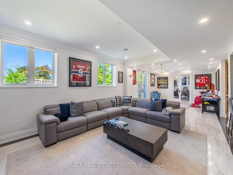 Photo 45 at 17 Daniel Cozens Court, Newtonbrook West, Toronto