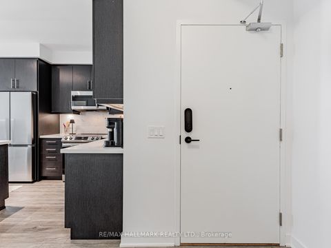 Photo 4 at 404 - 105 Oneida Crescent, Langstaff, Richmond Hill