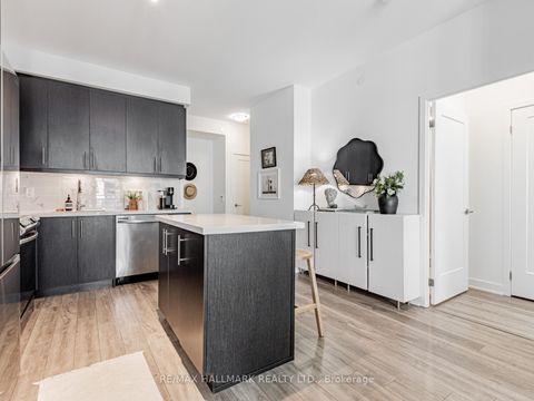 Photo 10 at 404 - 105 Oneida Crescent, Langstaff, Richmond Hill