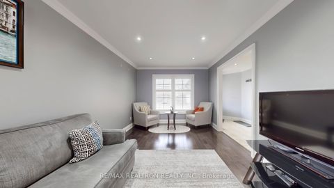 Photo 4 at 229 Kingsbridge Garden Circle, Hurontario, Mississauga