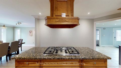 Photo 7 at 229 Kingsbridge Garden Circle, Hurontario, Mississauga