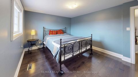 Photo 17 at 229 Kingsbridge Garden Circle, Hurontario, Mississauga