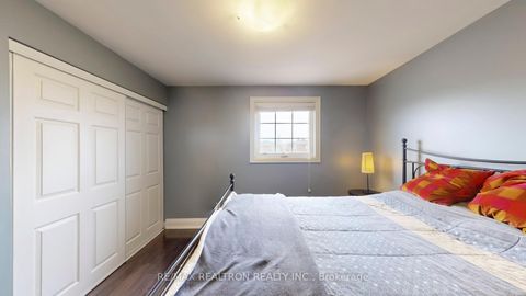 Photo 18 at 229 Kingsbridge Garden Circle, Hurontario, Mississauga