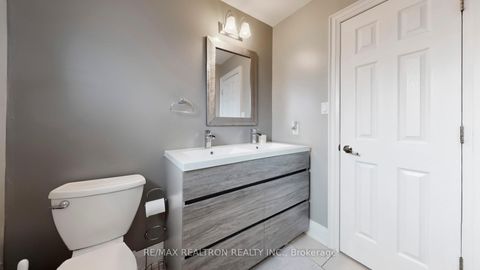 Photo 20 at 229 Kingsbridge Garden Circle, Hurontario, Mississauga