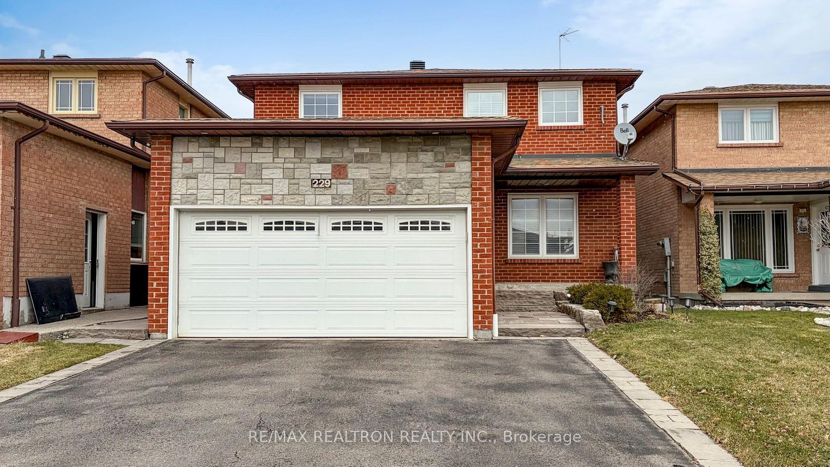 229 Kingsbridge Garden Circle, Hurontario, Mississauga 