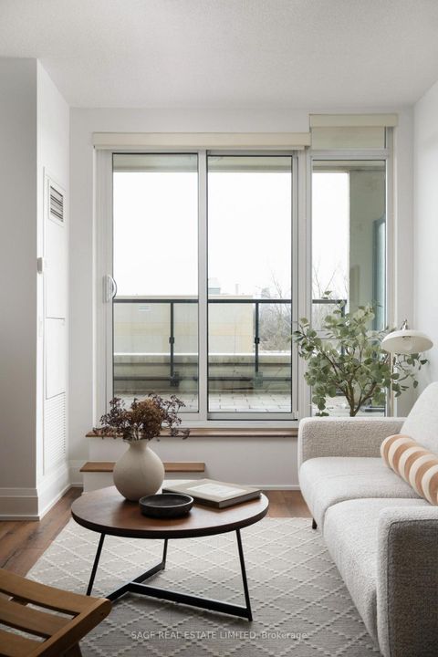 Photo 3 at 612 - 2 Old Mill Drive, Swansea, Toronto