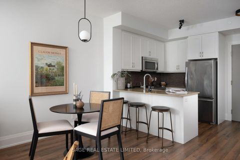 Photo 8 at 612 - 2 Old Mill Drive, Swansea, Toronto