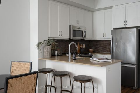 Photo 11 at 612 - 2 Old Mill Drive, Swansea, Toronto