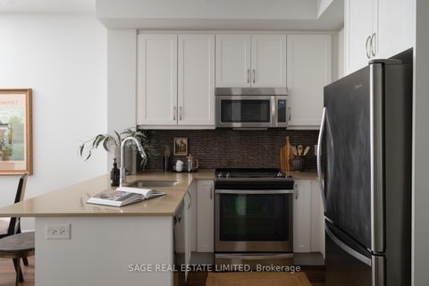 Photo 12 at 612 - 2 Old Mill Drive, Swansea, Toronto