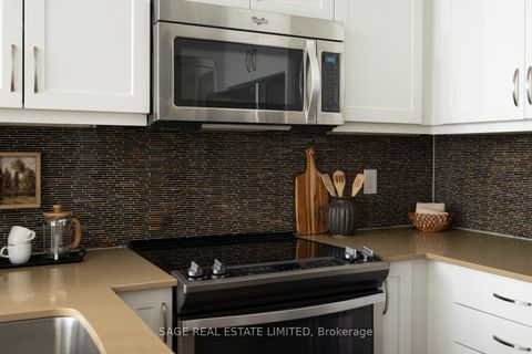 Photo 13 at 612 - 2 Old Mill Drive, Swansea, Toronto