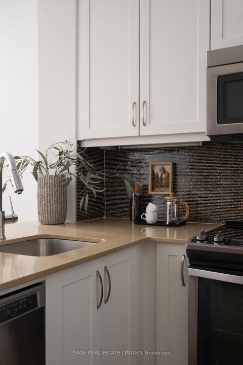 Photo 14 at 612 - 2 Old Mill Drive, Swansea, Toronto