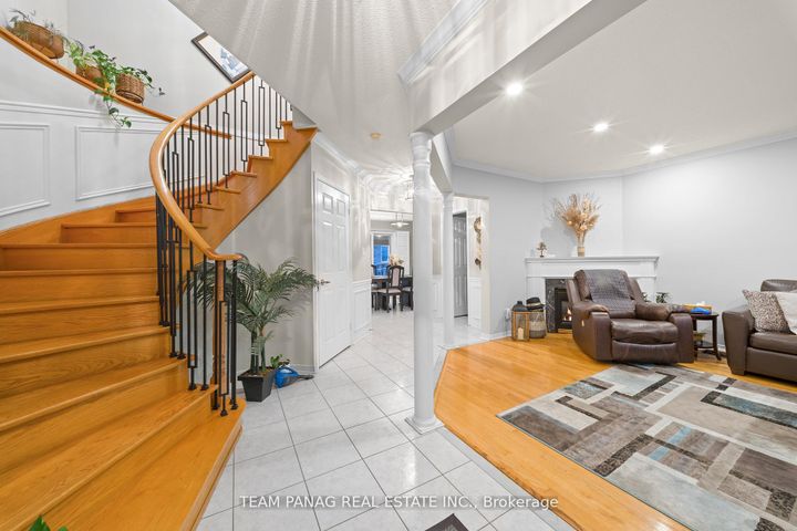 Photo 6 at 52 Pacific Wind Crescent, Wellington, Brampton