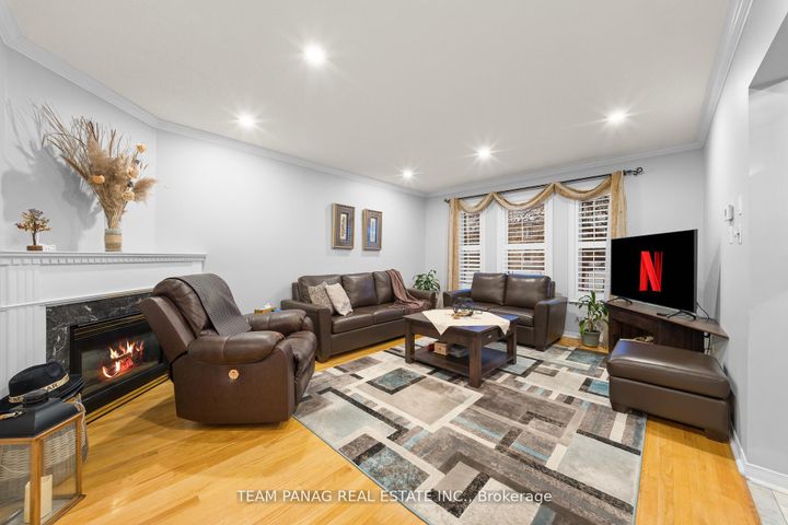 Photo 7 at 52 Pacific Wind Crescent, Wellington, Brampton