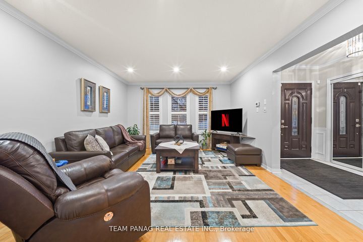 Photo 8 at 52 Pacific Wind Crescent, Wellington, Brampton