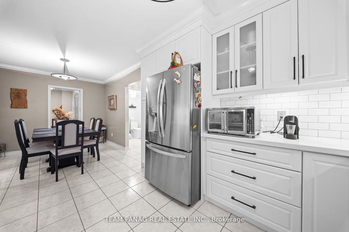 Photo 11 at 52 Pacific Wind Crescent, Wellington, Brampton