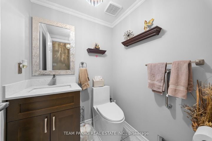 Photo 15 at 52 Pacific Wind Crescent, Wellington, Brampton