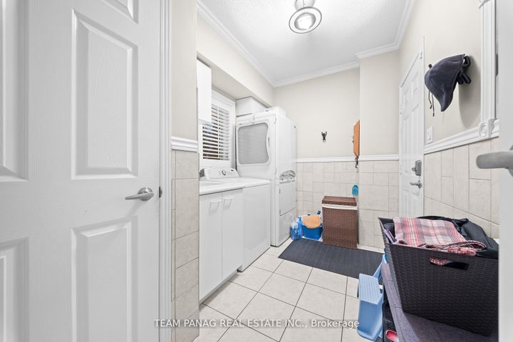 Photo 16 at 52 Pacific Wind Crescent, Wellington, Brampton