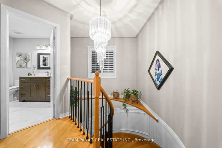 Photo 18 at 52 Pacific Wind Crescent, Wellington, Brampton