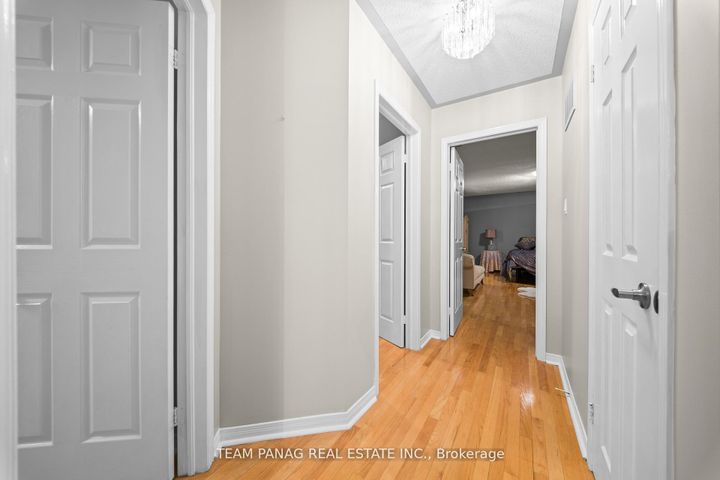 Photo 19 at 52 Pacific Wind Crescent, Wellington, Brampton