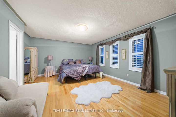 Photo 20 at 52 Pacific Wind Crescent, Wellington, Brampton