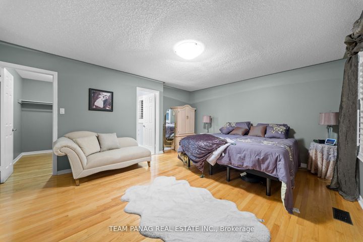 Photo 21 at 52 Pacific Wind Crescent, Wellington, Brampton