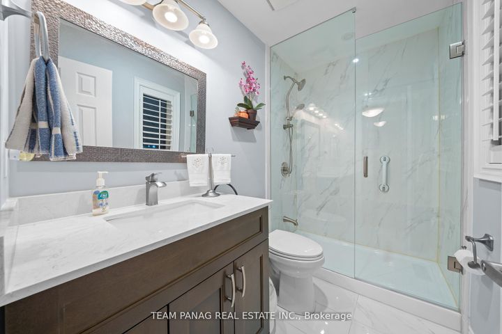 Photo 22 at 52 Pacific Wind Crescent, Wellington, Brampton