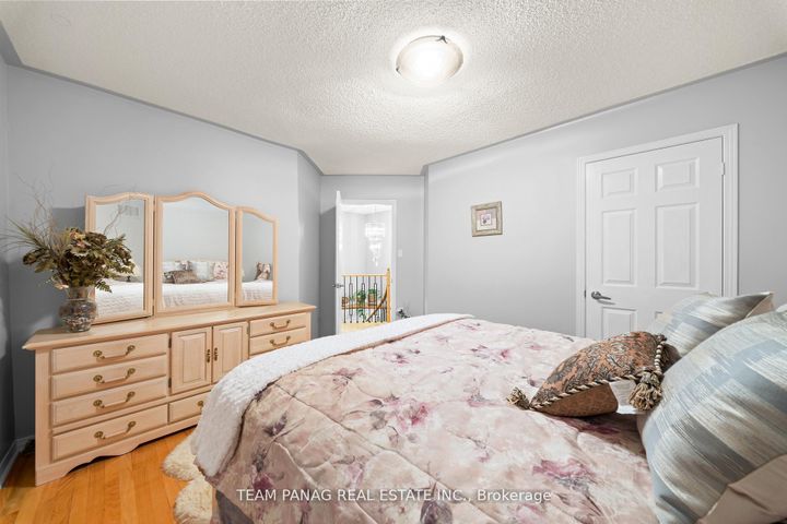 Photo 24 at 52 Pacific Wind Crescent, Wellington, Brampton