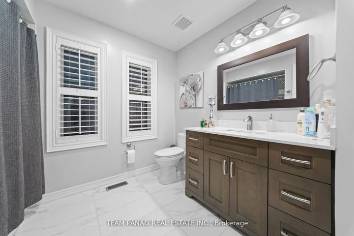 Photo 25 at 52 Pacific Wind Crescent, Wellington, Brampton