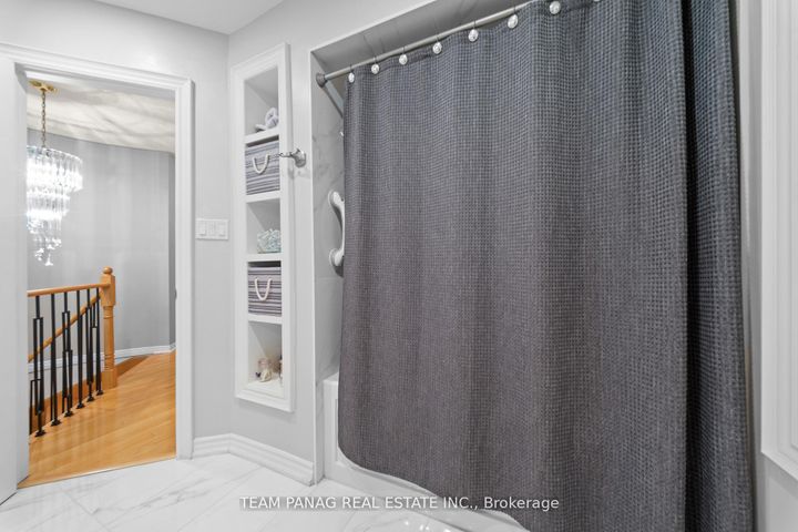 Photo 26 at 52 Pacific Wind Crescent, Wellington, Brampton