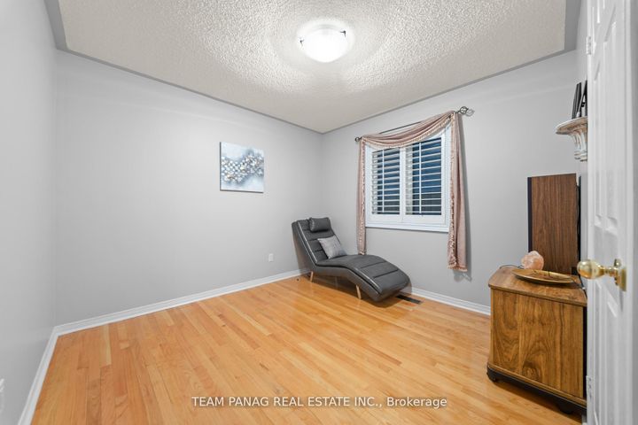 Photo 27 at 52 Pacific Wind Crescent, Wellington, Brampton