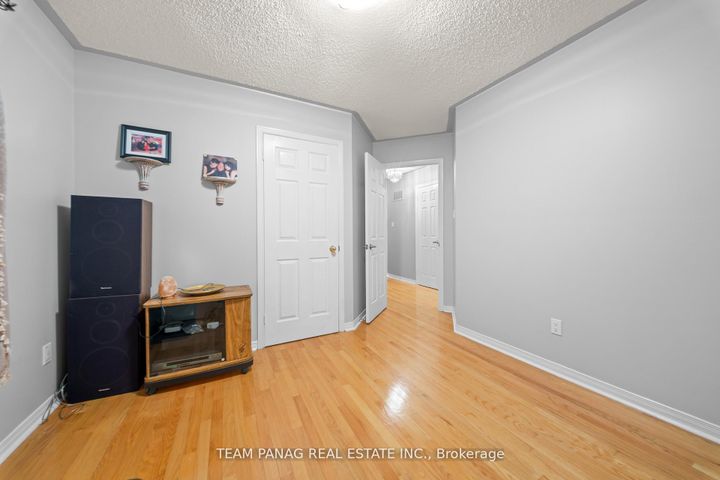 Photo 28 at 52 Pacific Wind Crescent, Wellington, Brampton