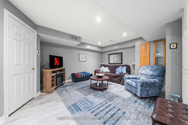 Photo 31 at 52 Pacific Wind Crescent, Wellington, Brampton