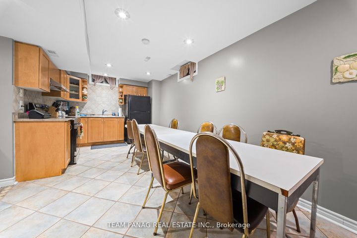 Photo 34 at 52 Pacific Wind Crescent, Wellington, Brampton