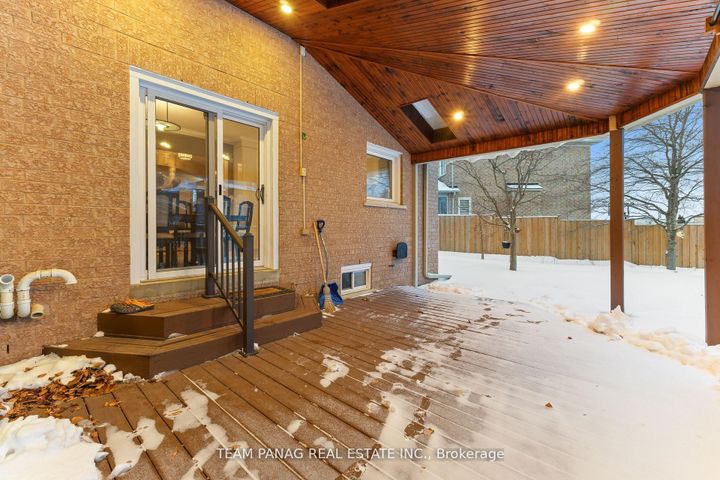 Photo 37 at 52 Pacific Wind Crescent, Wellington, Brampton