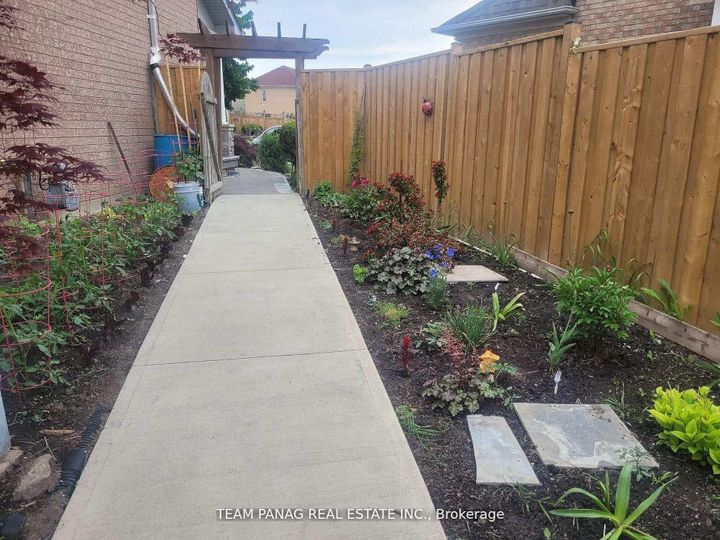 Photo 41 at 52 Pacific Wind Crescent, Wellington, Brampton