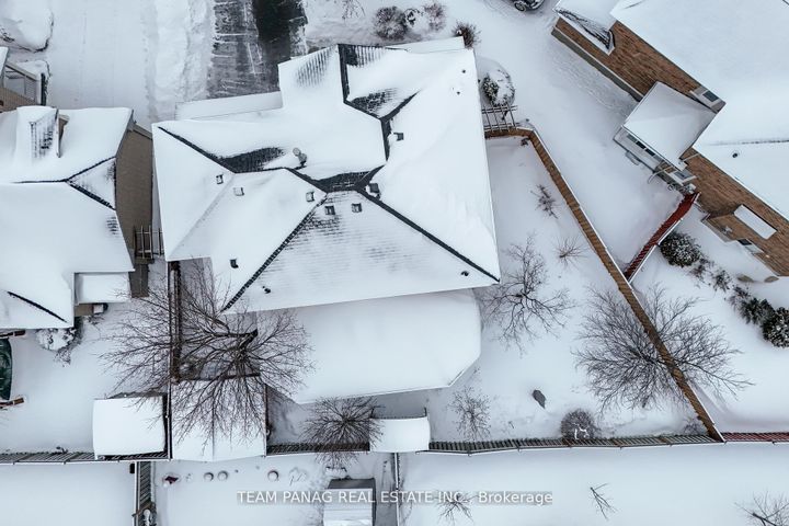 Photo 44 at 52 Pacific Wind Crescent, Wellington, Brampton