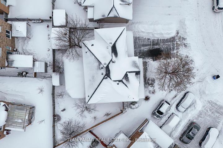 Photo 45 at 52 Pacific Wind Crescent, Wellington, Brampton