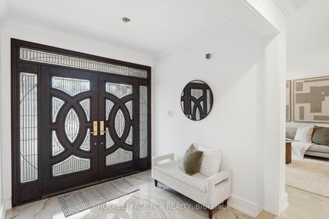 Photo 3 at 369 Kennedy Street W, Aurora Highlands, Aurora