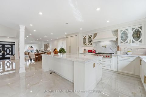 Photo 11 at 369 Kennedy Street W, Aurora Highlands, Aurora