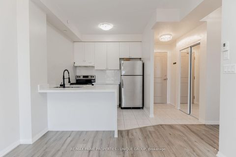 Photo 3 at 315 - 80 Aspen Springs Drive, Bowmanville, Clarington